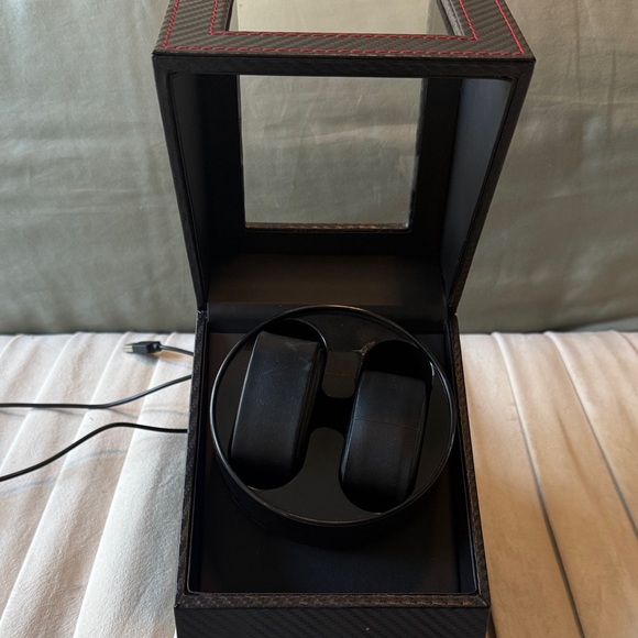 Black Watch Winder with Red Stitching - Picture 2 of 5